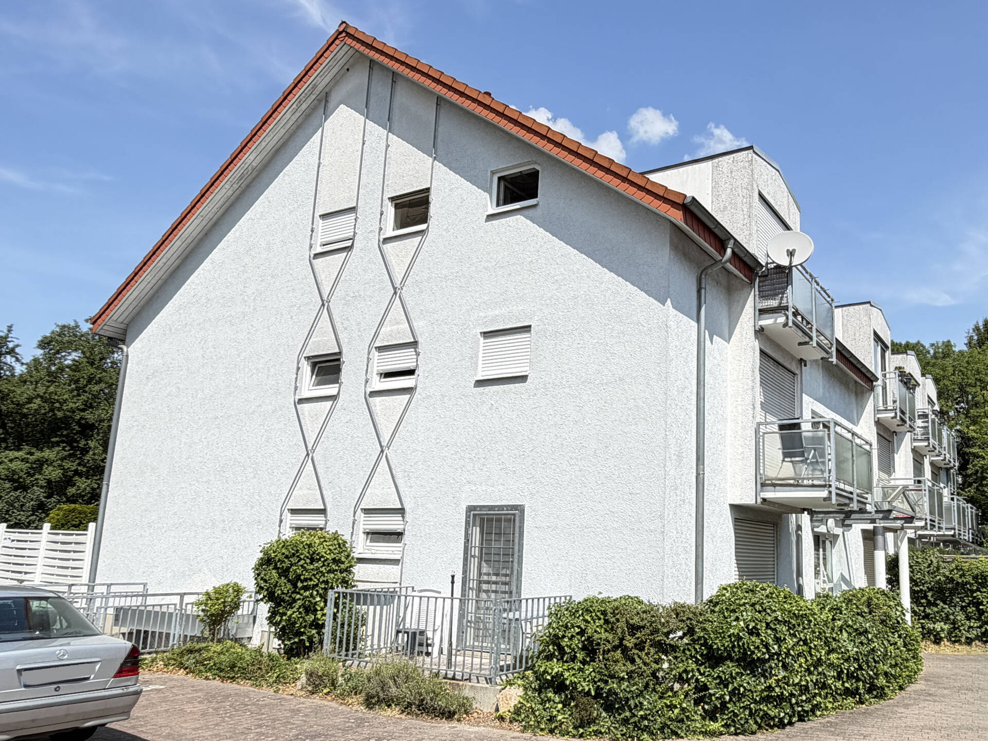 Immobilienangebot - Dossenheim - Alle - Sehr gut geschnittene 2-ZI-Wohnung mit zwei Balkonen und zwei Stellplätzen in ruhiger Lage nahe HD