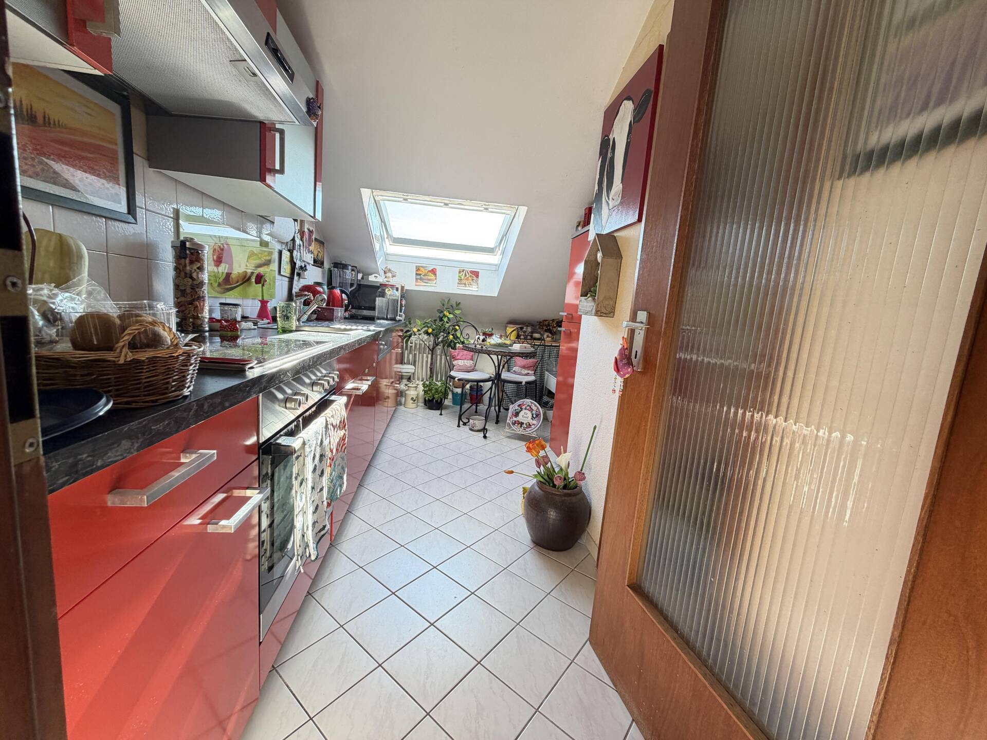 Immobilienangebot - Hirschberg an der Bergstraße / Großsachsen - Alle - Geräumige 2-Zimmer-Dachgeschosswohnung mit großem Balkon und Doppelparker in ruhiger Wohnlage