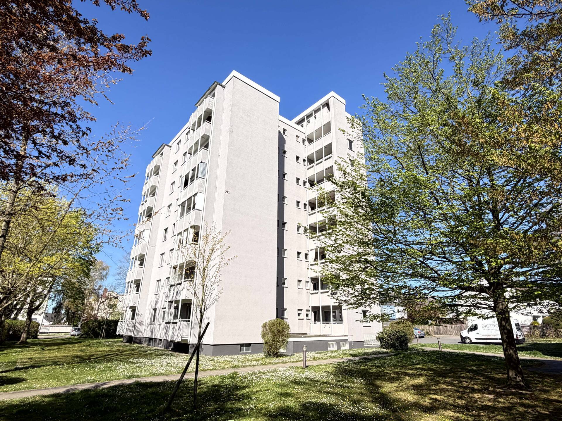 Immobilienangebot - Bensheim / Auerbach - Alle - Provisionsfrei! Vermietete 3-Zi.-Wohnung mit Wohnküche, Balkon & Aufzug, Toplage, Stellplatzoption