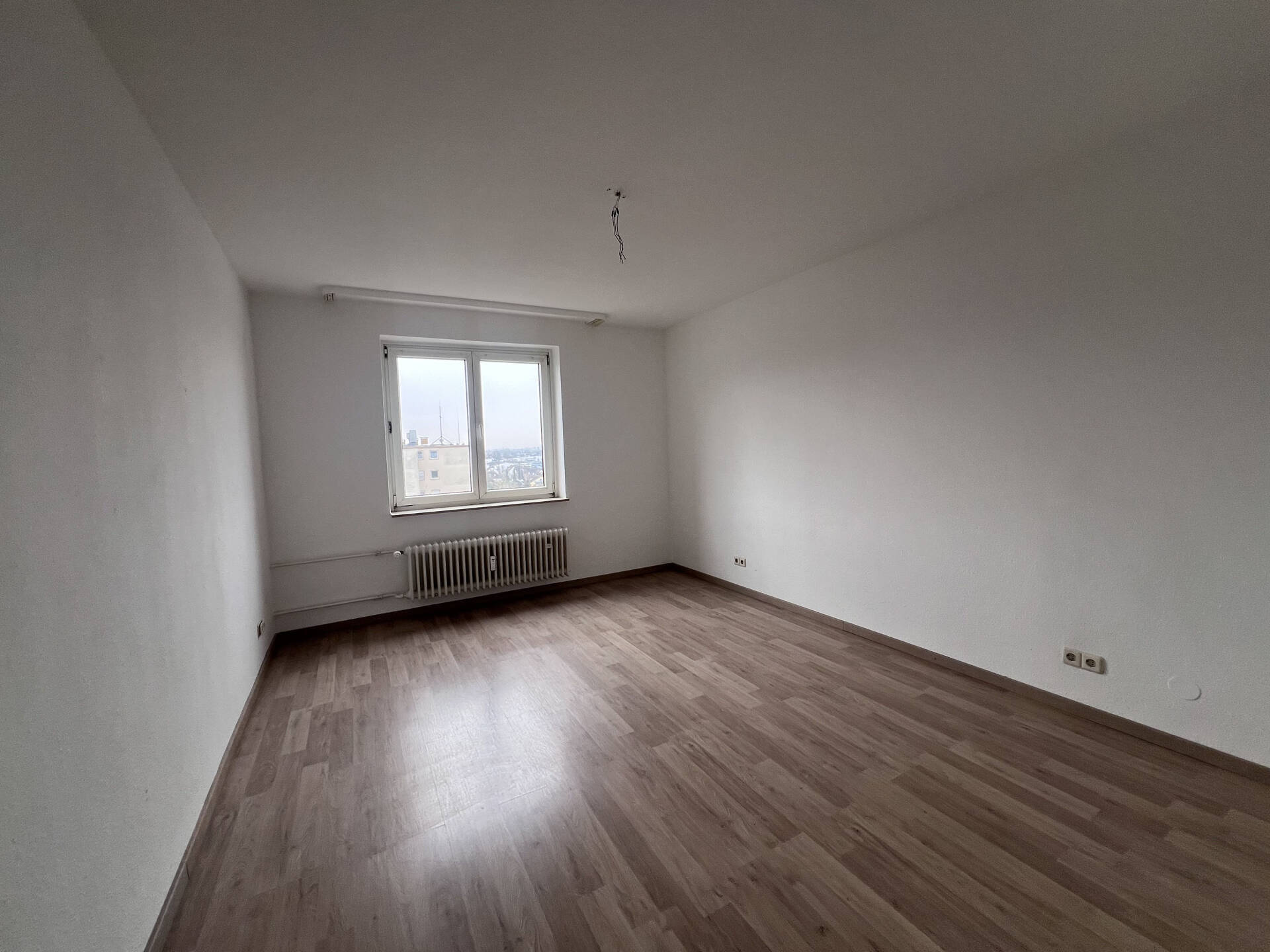 Immobilienangebot - Bensheim / Auerbach - Alle - Provisionsfrei! Vermietete 3-Zi.-Wohnung mit Wohnküche, Balkon & Aufzug, Toplage, Stellplatzoption