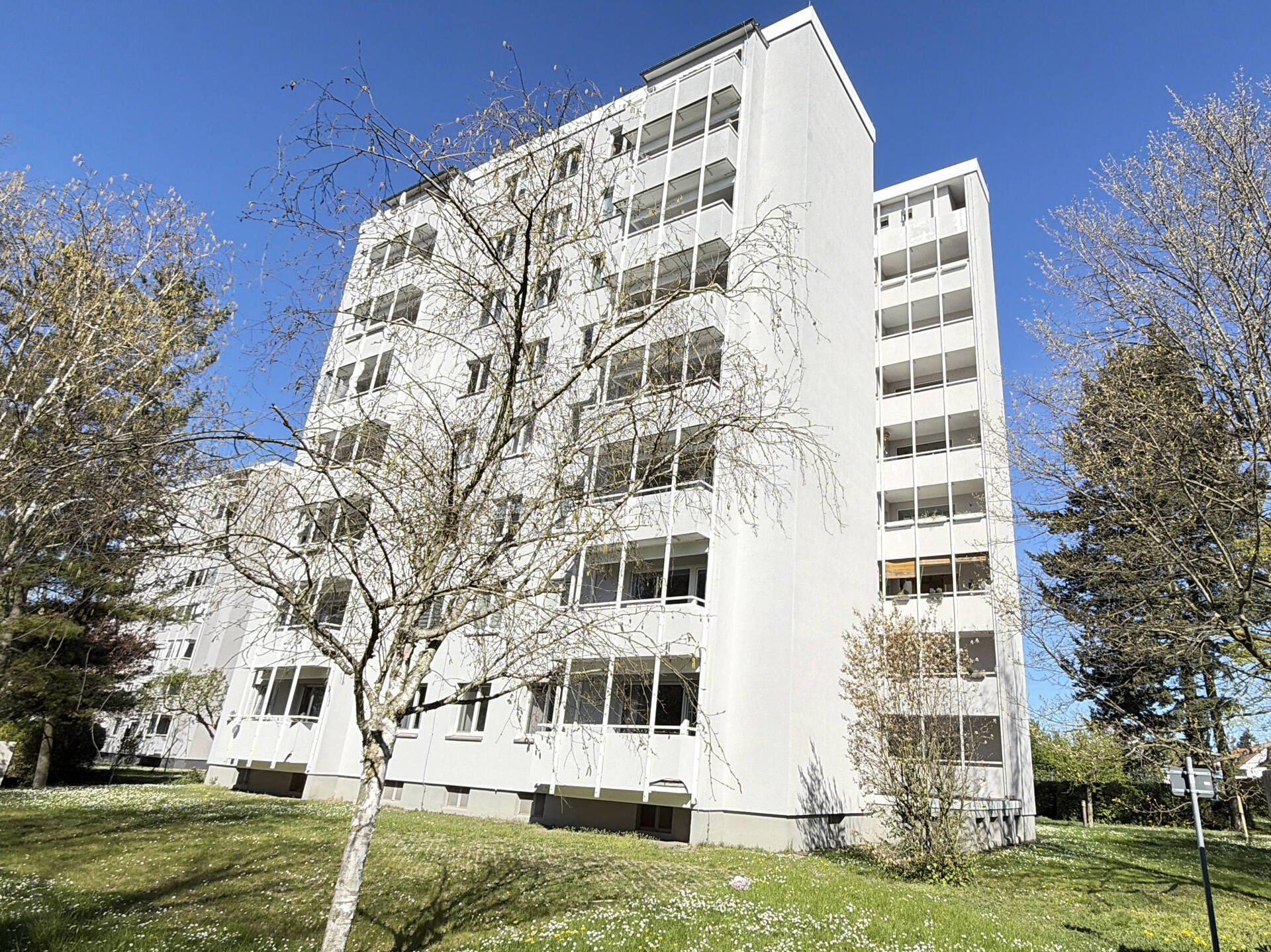 Immobilienangebot - Bensheim / Auerbach - Alle - Provisionsfrei! Leerstehende 2-Zi.-Wohnung mit Wohnküche, Balkon & Aufzug, Stellplatzoption, Toplage