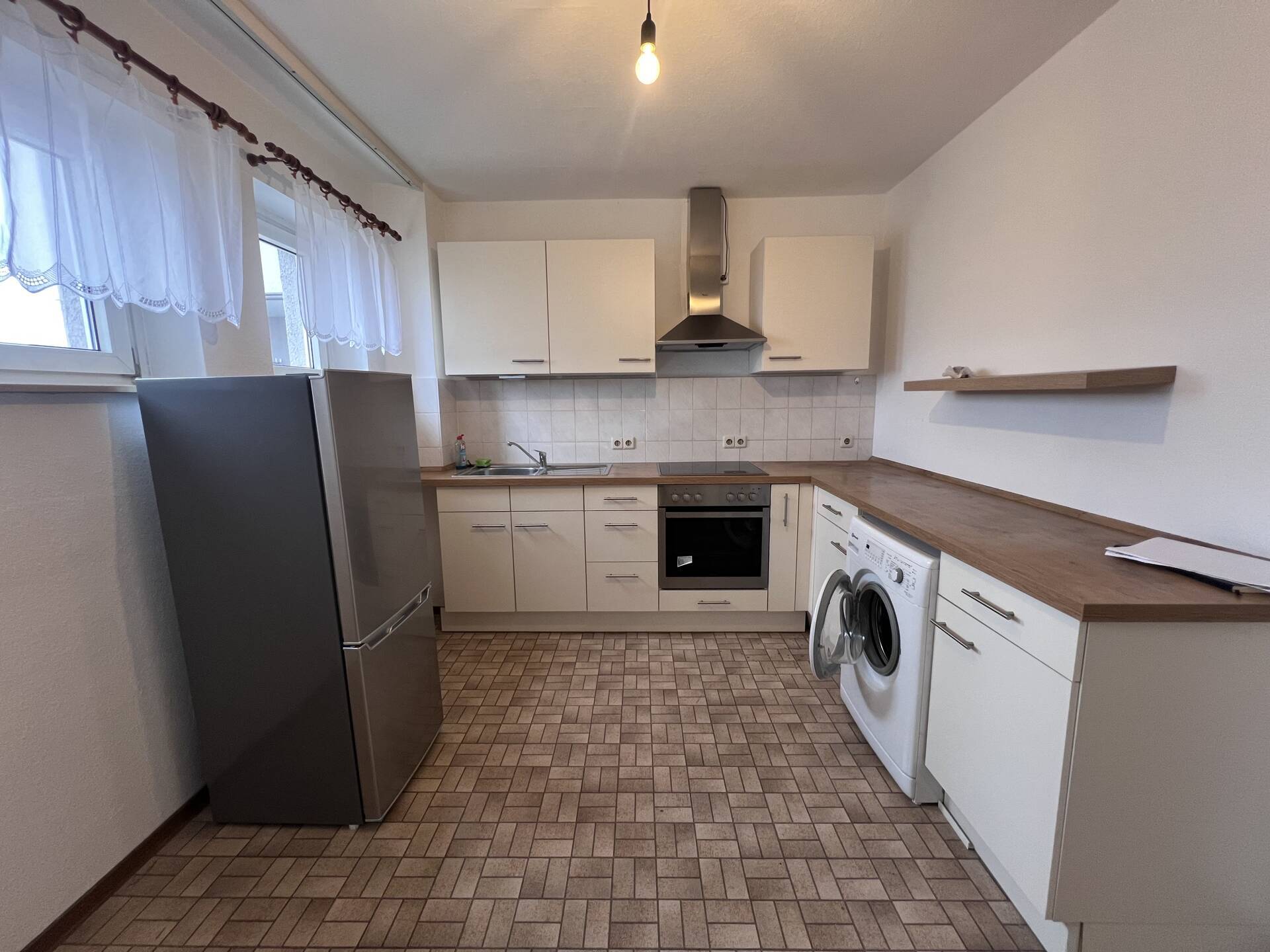 Immobilienangebot - Bensheim / Auerbach - Alle - Provisionsfrei! Freistehende 3-Zi.-Wohnung mit Wohnküche, Balkon & Aufzug, Toplage, Stellplatzoption