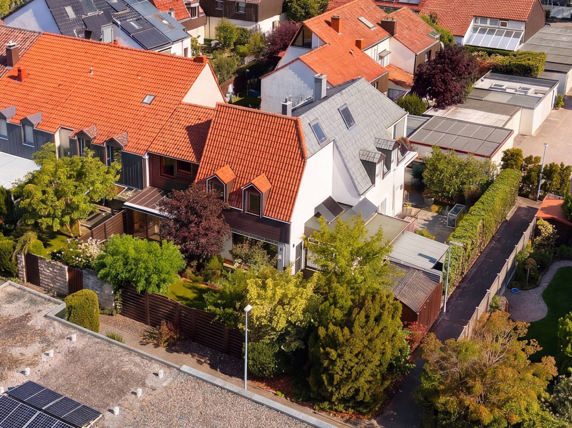 Immobilienangebot - Mannheim / Rheinau - Alle - Einfamilienhaus mit Wintergarten, großzügigem Garten und Garage in Rheinau!