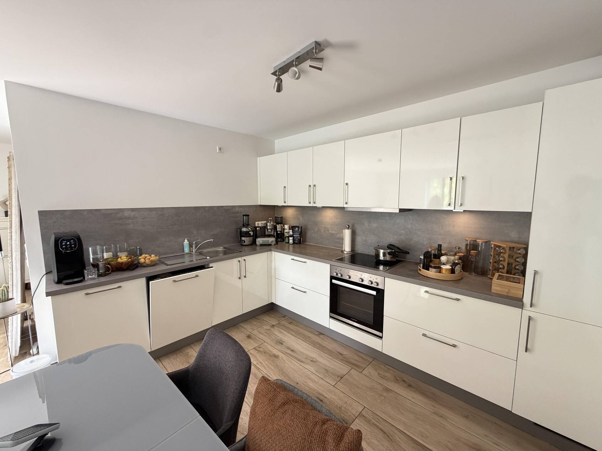 Immobilienangebot - Mannheim / Käfertal - Alle - Moderne 3-Zi-Wohnung mit Einbauküche und Balkon, neuwertig, in zentraler, verkehrsgünstiger Lage