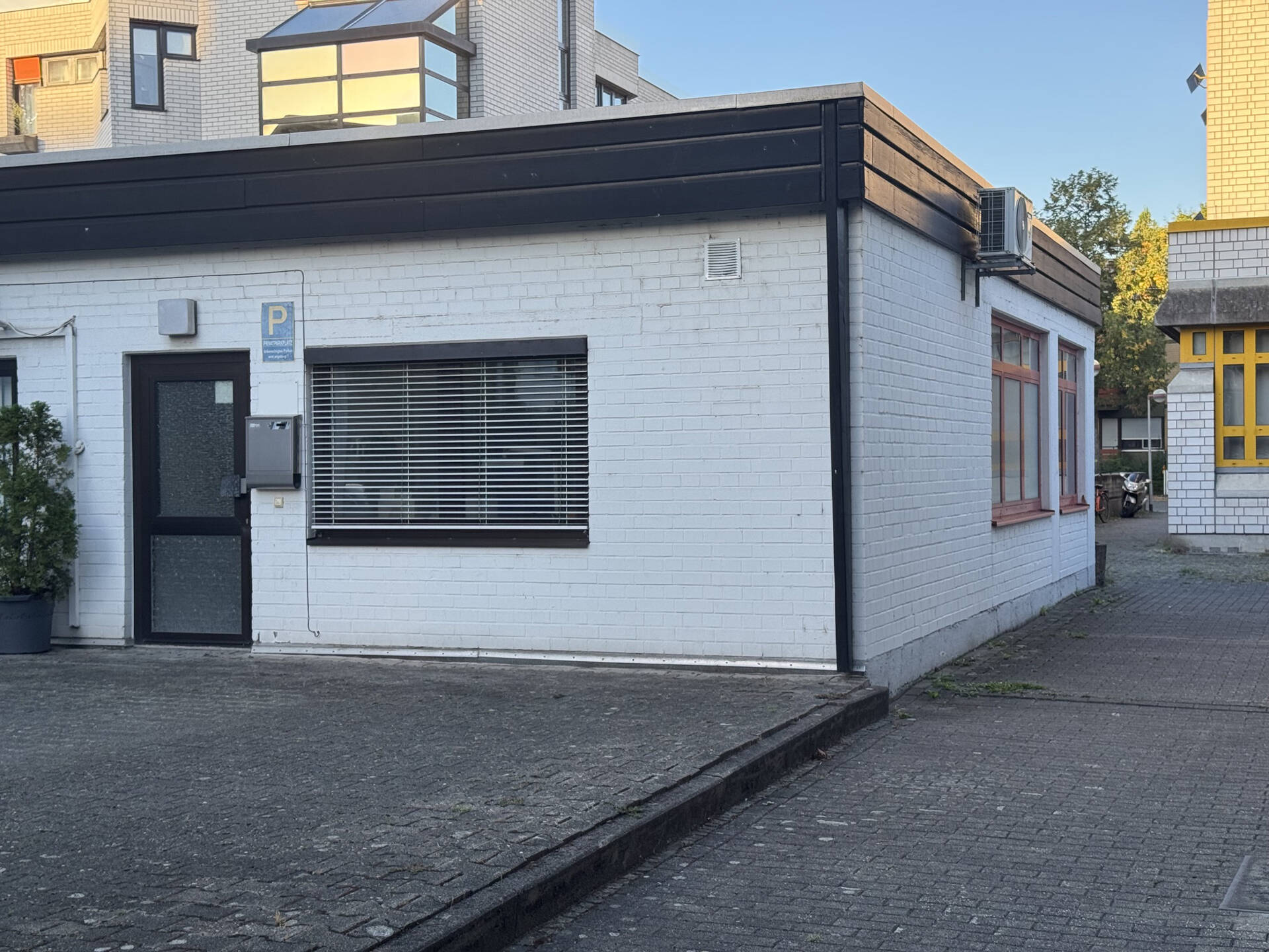 Immobilienangebot - Mannheim / Lindenhof - Alle - Praxis / Büroeinheit mit PKW-Stellplatz und Kellerraum in erstklassiger Lage