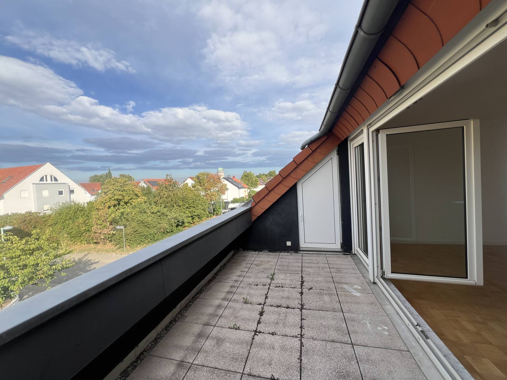 Immobilienangebot - Mannheim / Seckenheim - Alle - Großzügiges Dreifamilienhaus mit fünf Tiefgaragenstellplätzen in Mannheim-Seckenheim!