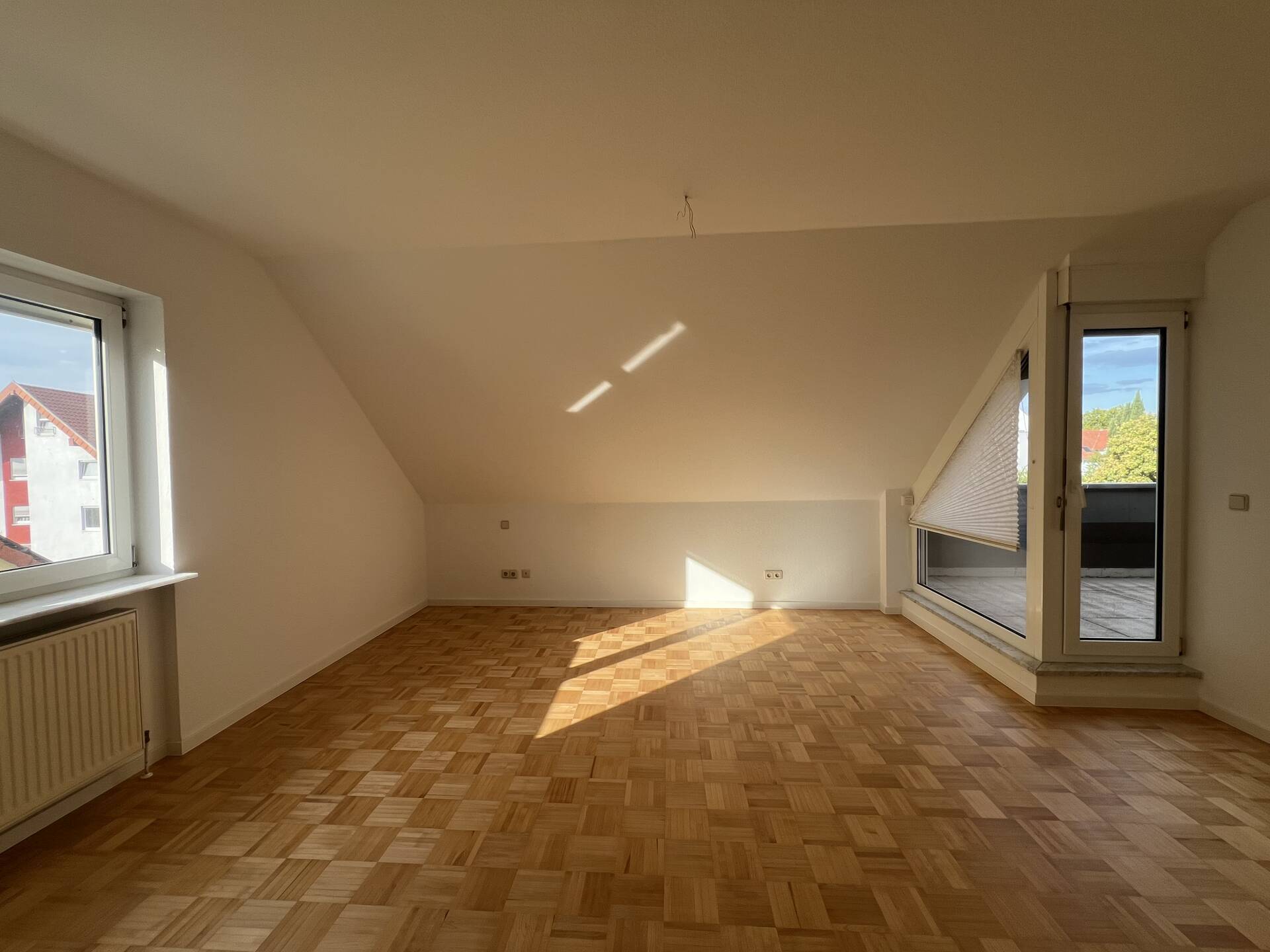 Immobilienangebot - Mannheim / Seckenheim - Alle - Großzügiges Dreifamilienhaus mit fünf Tiefgaragenstellplätzen in Mannheim-Seckenheim!