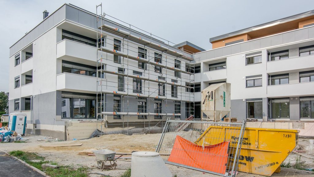 Immobilienangebot - Ergolding - Alle - Der nächste Sommer kommt bestimmt! 3-Zimmer-Wohnung mit Terrasse und Garten Nähe Ergomar