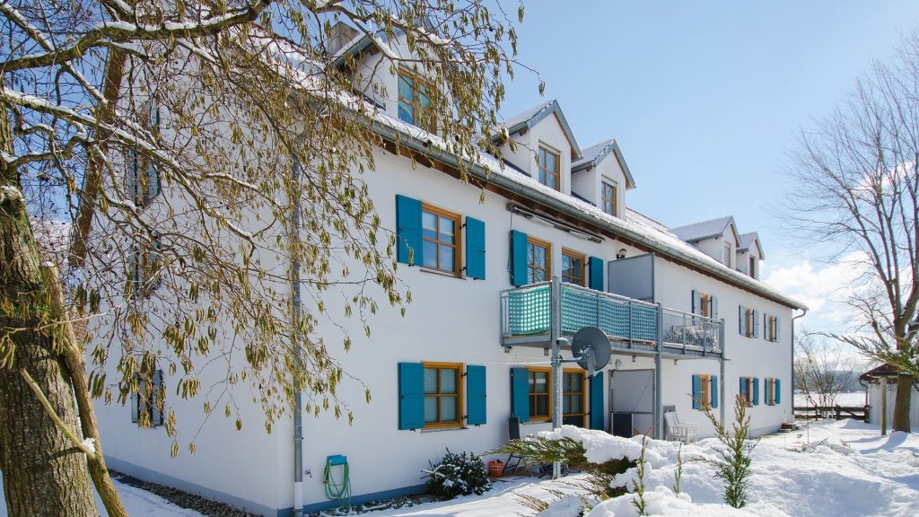 Immobilienangebot - Bruckberg - Alle - PROVISIONSFREI für Käufer - ruhige 4-Zi.-ETW in kleiner Anlage mit Carport, Stellplatz und EBK