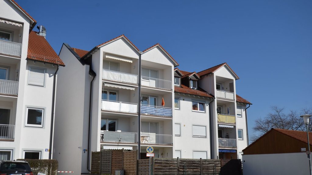Immobilienangebot - Ergolding - Alle - PROVISIONSFREI für Käufer - Garten-Wohnung mit TG-Stellplatz und Einbauküche in Ergolding