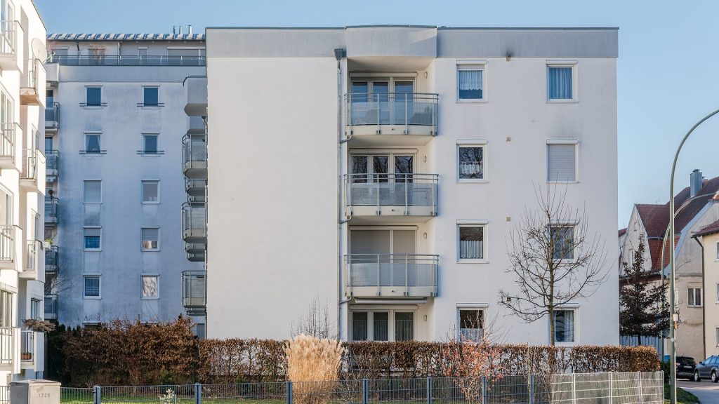 Immobilienangebot - Landshut - Alle - PROVISIONSFREI* - 2-Zimmer-ETW mit TG-Stellplatz und EBK, Landshut, zwischen Bahnhof und City