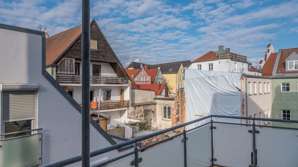 Immobilienangebot - Landshut - Alle - Mitten in Landshut - ansprechende 3-Zimmer-Wohnung mit Balkon und 2,70 m hohen Räumen