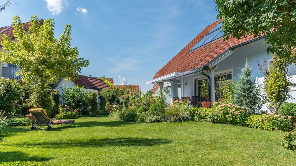 Immobilienangebot - Wörth - Alle - Für Gartenfans mit grünem Daumen - Einfamilienhaus mit Doppelgarage in ruhiger Lage in Wörth/Isar