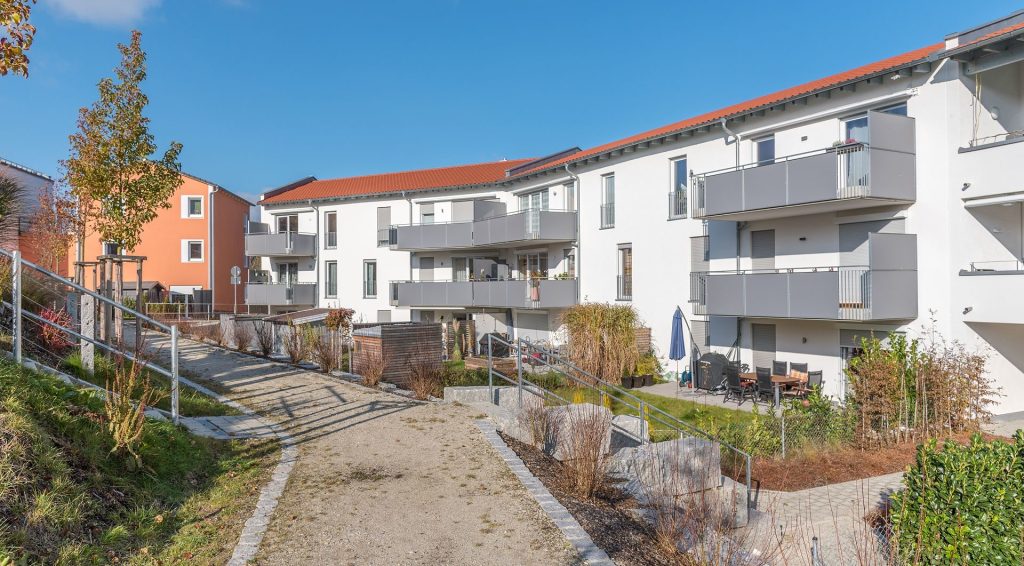Immobilienangebot - Landshut - Alle - PROVISIONSFREI* - 4-Zimmer-ETW mit großem Balkon, hohen Räumen, EBK und TG-Stellplatz - Moniberg