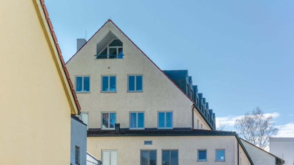 Immobilienangebot - Landshut - Alle - PROVISIONSFREI* - Renovierte 3-Zimmer-Wohnung mit TG-Stellplatz in Landshut-Achdorf