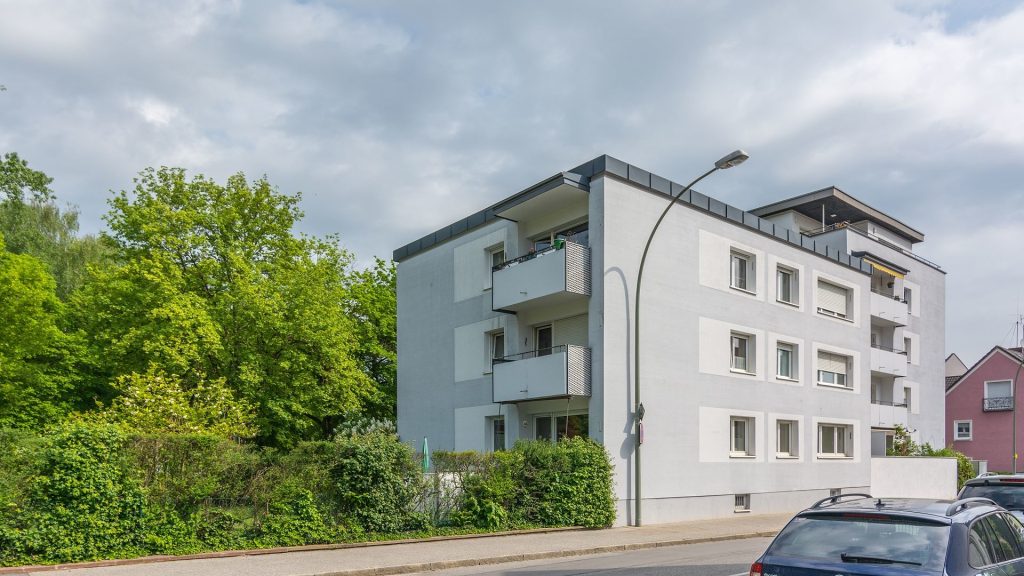 Immobilienangebot - Landshut - Alle - PROVISIONSFREI* - 2-Zimmer-ETW m. Balkon u. TG-Stellplatz in Landshut-West bei Schwimmschule