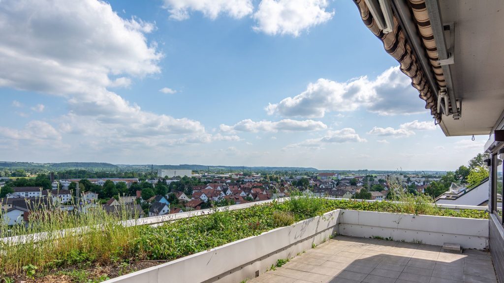 Immobilienangebot - Altdorf - Alle - Nur die Harten kommen hoch zum Dachgarten - 3-Zimmer-Dachterrassenwhg. ohne Lift mit Garage