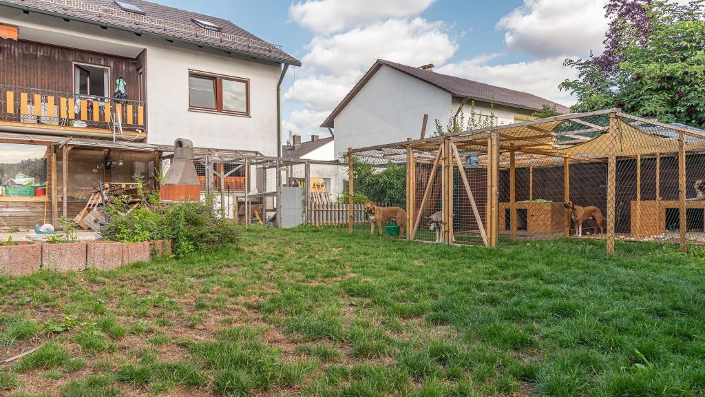 Immobilienangebot - Altdorf - Alle - 3 1/2-Zimmer-Erdgeschoss-Wohnung mit großem, hundetauglichem Garten und Garage in Altdorf