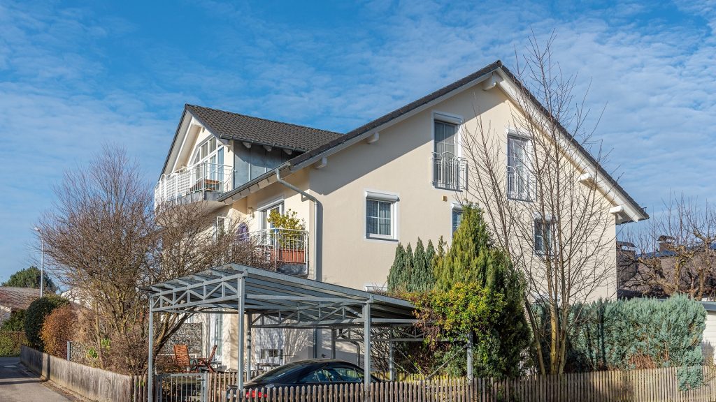 Immobilienangebot - Essenbach - Alle - PROVISIONSFREI*-Gartenwohnung mit Hobbyraum, zwei Bädern und zwei Carports in Essenbach