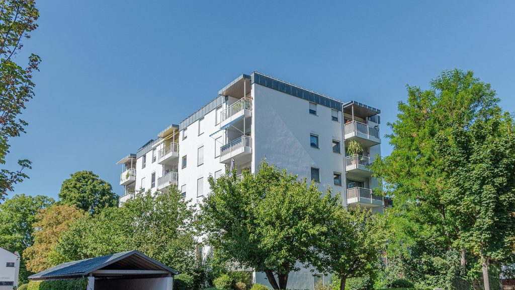 Immobilienangebot - Landshut - Alle - 2-Zimmer-Wohnung mit Süd-Balkon und Lift, EBK günstig ablösbar - Landshut-Niedermayerviertel