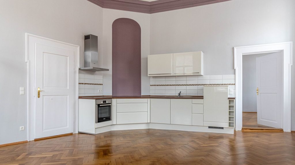 Immobilienangebot - Landshut - Alle - Leben im Herzen von Landshut - sanierte Altbauwhg. mit 4 m hohen Räumen, 2 Bädern und EBK