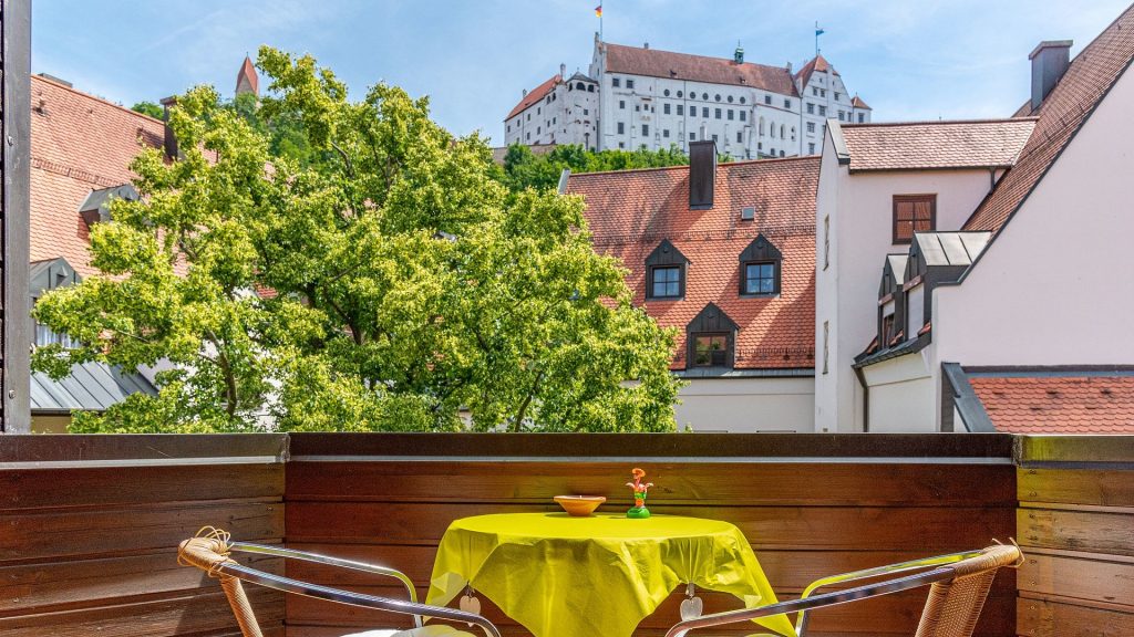 Immobilienangebot - Landshut - Alle - PROVISIONSFREI* - Im Herzen Landshuts mit Burgblick wohnen - 2-Zimmer-Dach-ETW - Spiegelgasse