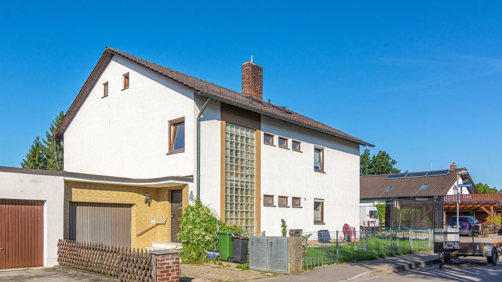 Immobilienangebot - Altdorf - Alle - Helle 2-Zimmer-Dach-Wohnung mit Einbauküche in Altdorf