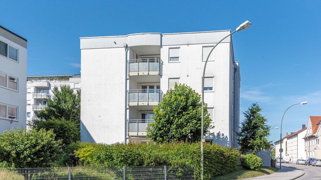 Immobilienangebot - Landshut - Alle - PROVISIONSFREI* - 2-Zimmer-Garten-ETW mit TG-Stellplatz und EBK in Landshut, Nähe Klinikum