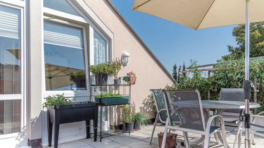 Immobilienangebot - Landshut / Auloh - Alle - PROVISIONSFREI* - 2 1/2-Zimmer-Dachterrassen-ETW mit EBK und TG-Stellplatz in Landshut-Auloh