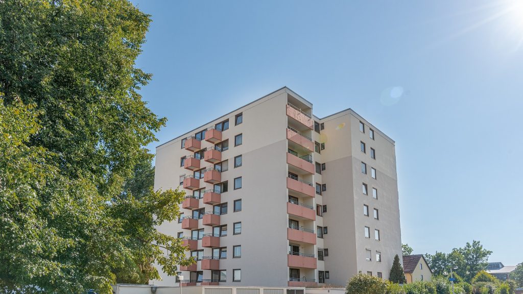 Immobilienangebot - Altdorf - Alle - PROVISIONSFREI* - 3-Zimmer-ETW mit Garage, Einbauküche und Balkon mit Fernblick in Altdorf
