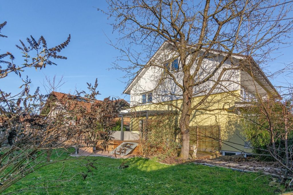 Immobilienangebot - Bruckberg - Alle - PROVISIONSFREI* - Renovierungsbedürtiges Zweifamilienhaus m. Doppelgarage - Bruckberg
