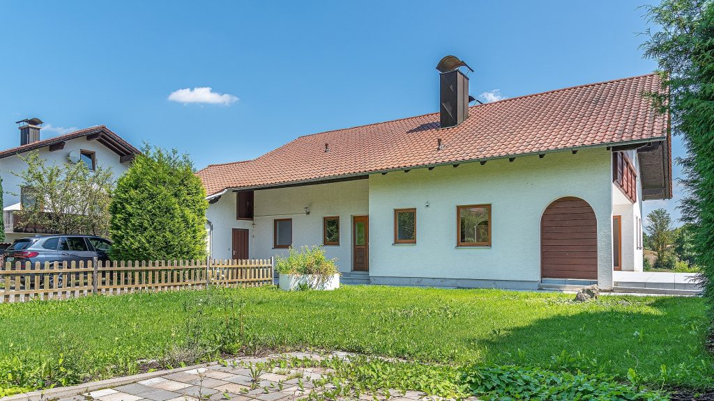 Immobilienangebot - Neufraunhofen - Alle - PROVISIONSFREI* - EFH mit riesigem ausbaufähigem Dachgeschoss und Garage in Neufraunhofen