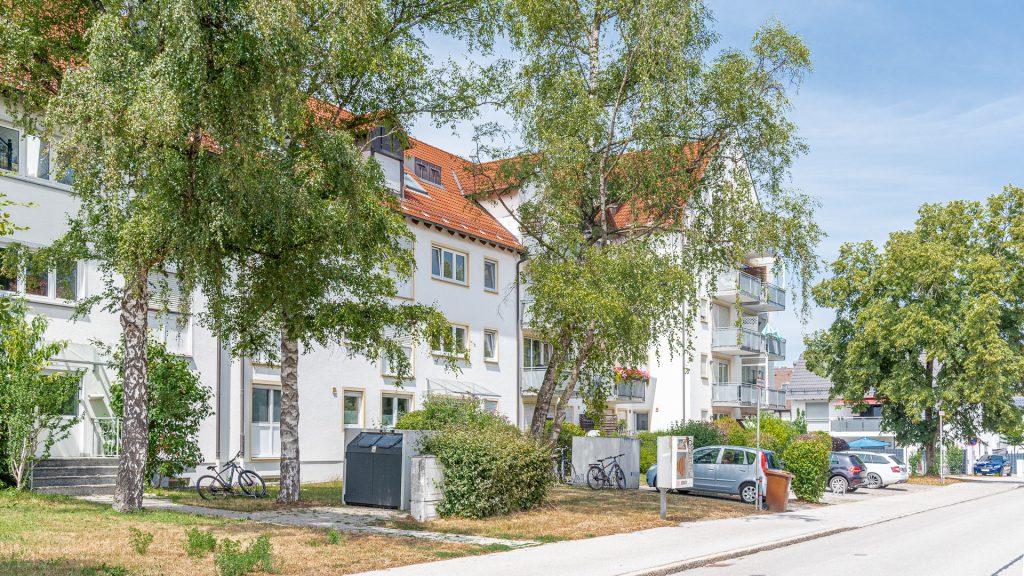 Immobilienangebot - Landshut - Alle - Kleine 3-Zimmer-Wohnung mit Terrasse, Einbauküche und TG-Stellplatz in Landshut-Mitterwöhr