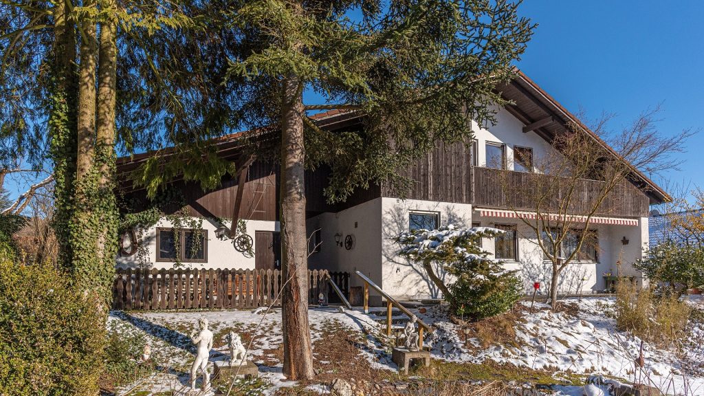 Immobilienangebot - Bruckberg / Gündlkofen - Alle - PROVISIONSFREI* - Freistehendes Einfamilienhaus mit großzügiger Doppelgarage in Gündlkofen