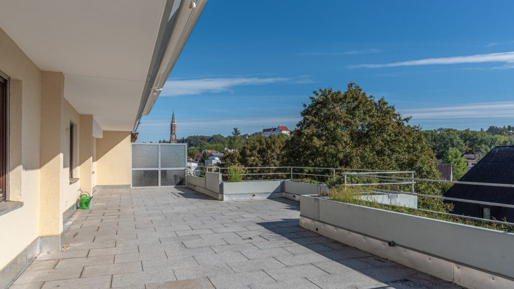 Immobilienangebot - Landshut - Alle - PROVISIONSFREI* - 100 m² Dachterrasse - 4 1/2-Zimmer-ETW mit Garage - Landshut-Klötzlmüllerviertel