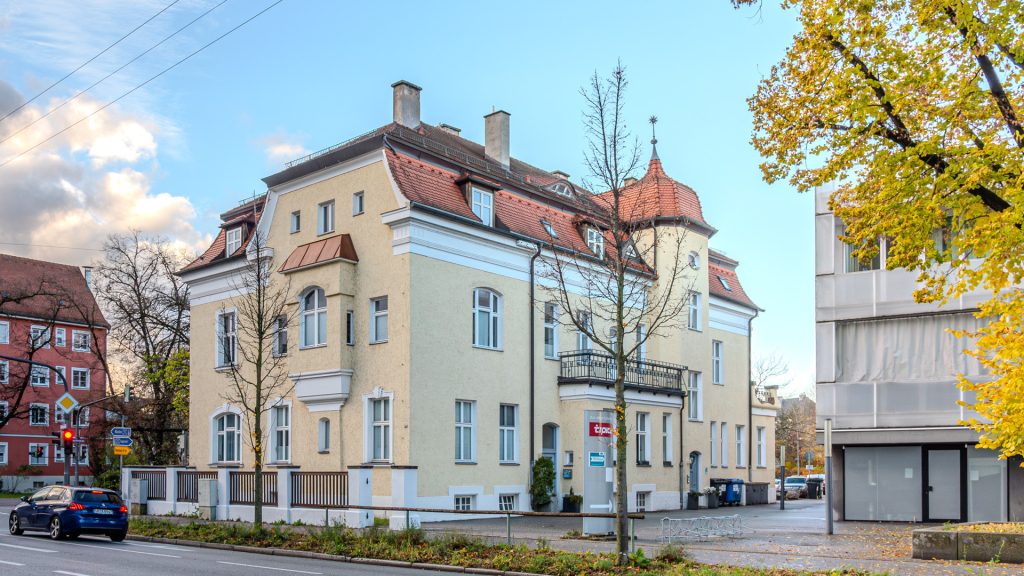 Immobilienangebot - Landshut - Alle - PROVISIONSFREI im Angebotsverfahren*- 3-Zimmer-Altbau-Dachgeschoss-ETW im Landshuter Konradviertel