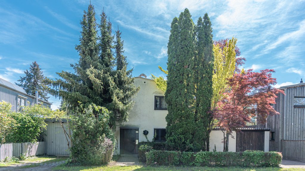 Immobilienangebot - Landshut - Alle - PROVISIONSFREI* - Stark vernachlässigtes Einfamilienhaus mit Garage in Landshut-Mitterwöhr