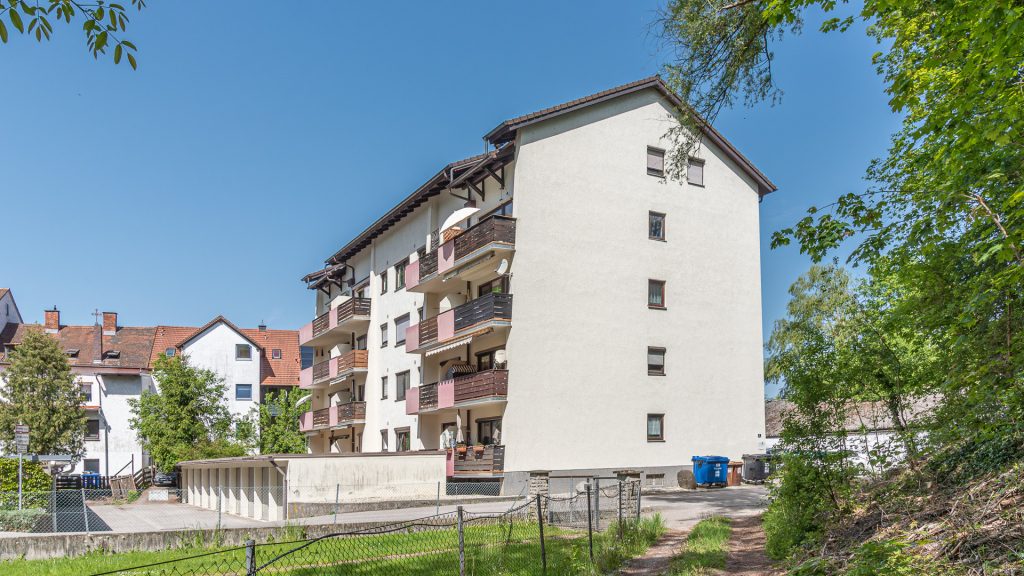 Immobilienangebot - Landshut / Achdorf - Alle - PROVISIONSFREI* - Innenstadtnahe 3-Zimmer-ETW mit Balkon, Einbauküche und Garage in Landshut-Achdorf