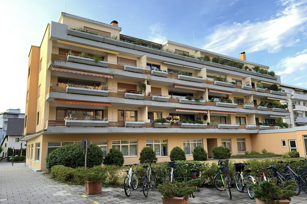 Immobilienangebot - Landshut - Alle - 3-Zimmer-Wohnung mit großem Balkon, EBK und abgeschlossenem TG-Stellplatz - LA-Klötzlmüllerviertel