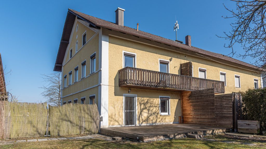 Immobilienangebot - Niederaichbach / Reichersdorf - Alle - Doppelhaushälfte mit Einbauküche, großem Garten und Scheune, Niederaichbach
