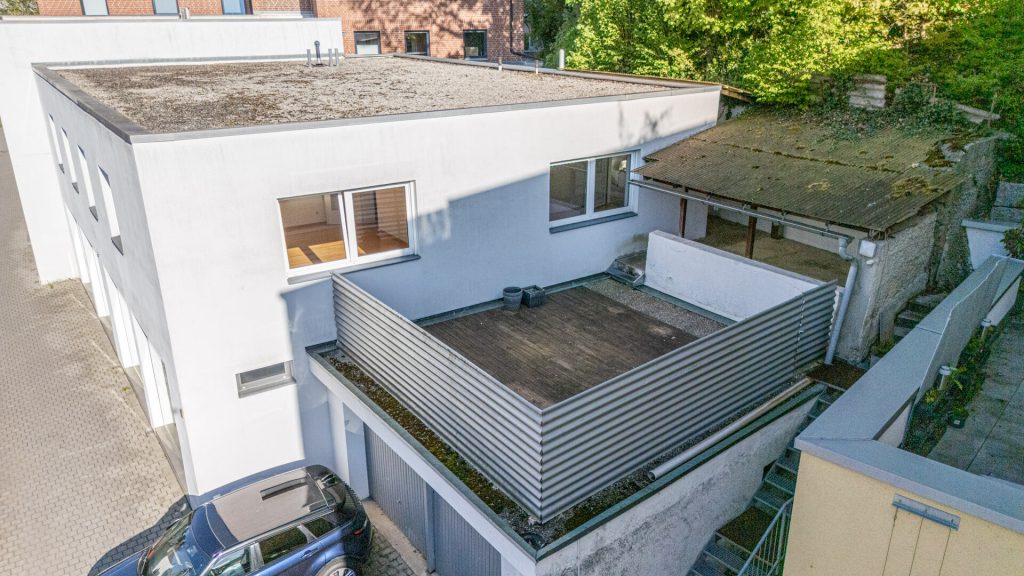 Immobilienangebot - Landshut - Alle - 5-Zimmer-Wohnung mit Dachterrasse und Garage,  LA-Ämterviertel, nur 5 Gehminuten in die Innenstadt