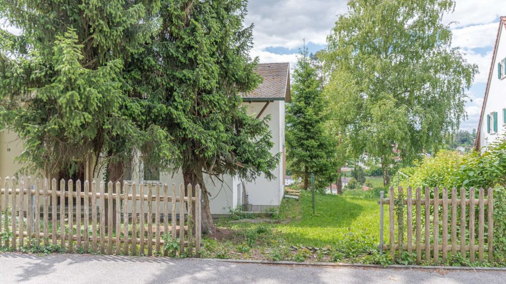 Immobilienangebot - Landshut - Alle - PROVISIONSFREI* - Sanierung oder Neuanfang? Einfamilienhaus mit Ausblick - Landshut-Achdorf/Englberg