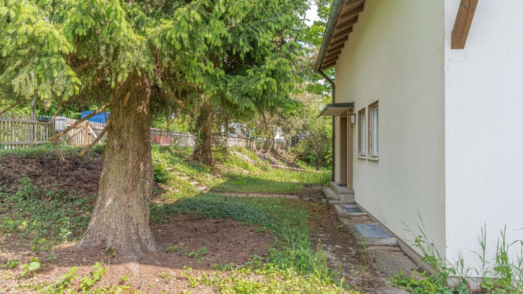 Immobilienangebot - Landshut - Alle - PROVISIONSFREI* - Sanierung oder Neuanfang? Einfamilienhaus mit Ausblick - Landshut-Achdorf/Englberg