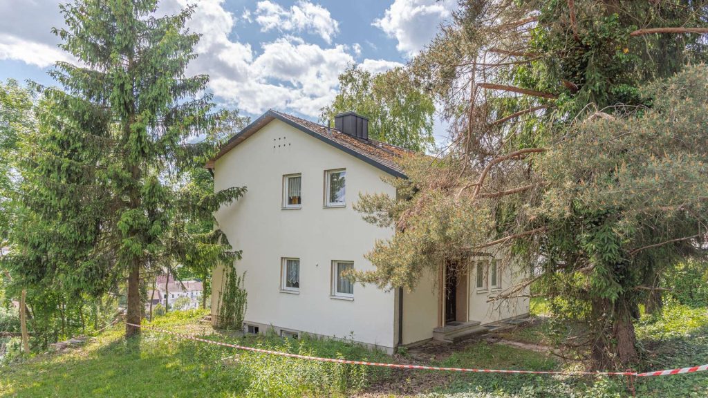 Immobilienangebot - Landshut - Alle - PROVISIONSFREI* - Sanierung oder Neuanfang? Einfamilienhaus mit Ausblick - Landshut-Achdorf/Englberg