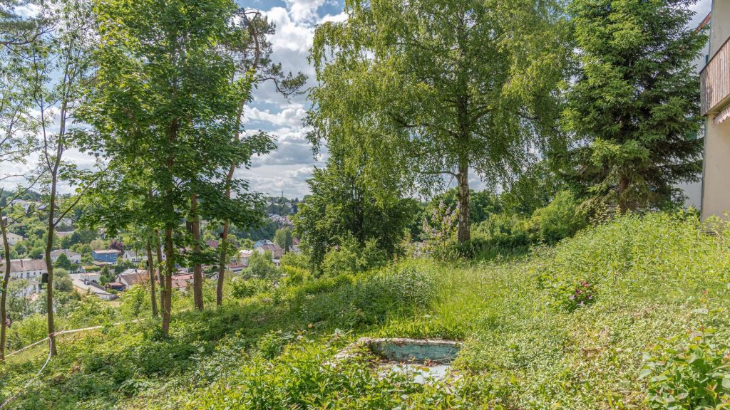 Immobilienangebot - Landshut - Alle - PROVISIONSFREI* - Sanierung oder Neuanfang? Einfamilienhaus mit Ausblick - Landshut-Achdorf/Englberg