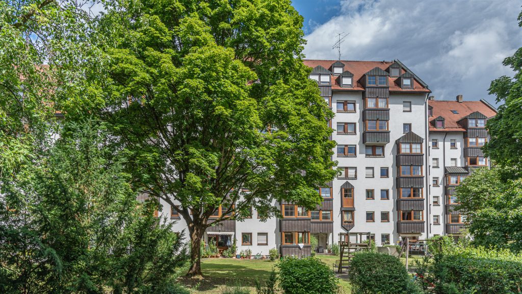 Immobilienangebot - Landshut - Alle - PROVISIONSFREI*  - Große 1-Zimmer-Wohnung mit Terrasse und TG-Stellplatz im Landshuter Nikolaviertel
