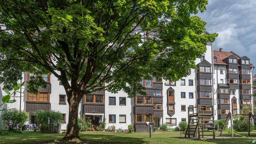 Immobilienangebot - Landshut - Alle - PROVISIONSFREI*  - Große 1-Zimmer-Wohnung mit Terrasse und TG-Stellplatz im Landshuter Nikolaviertel