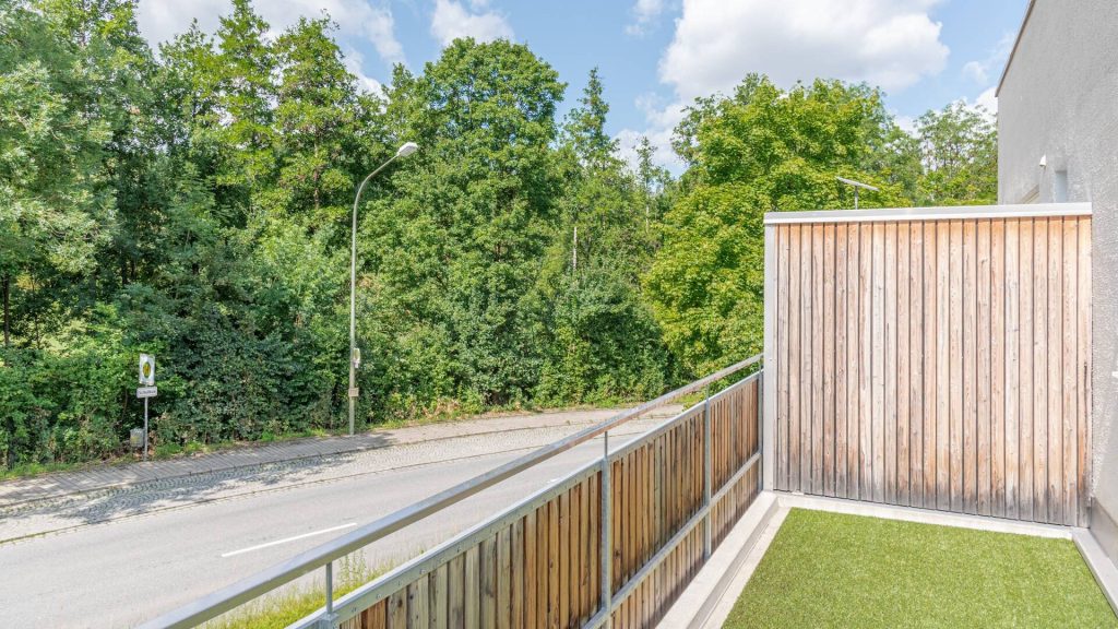 Immobilienangebot - Landshut / Schweinbach - Alle - PROVISIONSFREI* - Sofort beziehbare, moderne 3-Zimmer-ETW mit Balkon, EBK, Carport, Landshut-Ost