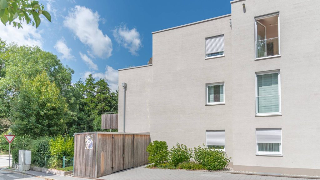 Immobilienangebot - Landshut / Schweinbach - Alle - PROVISIONSFREI* - Sofort beziehbare, moderne 3-Zimmer-ETW mit Balkon, EBK, Carport, Landshut-Ost