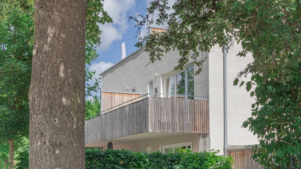 Immobilienangebot - Landshut / Schweinbach - Alle - PROVISIONSFREI* - Sofort beziehbare, moderne 3-Zimmer-ETW mit Balkon, EBK, Carport, Landshut-Ost